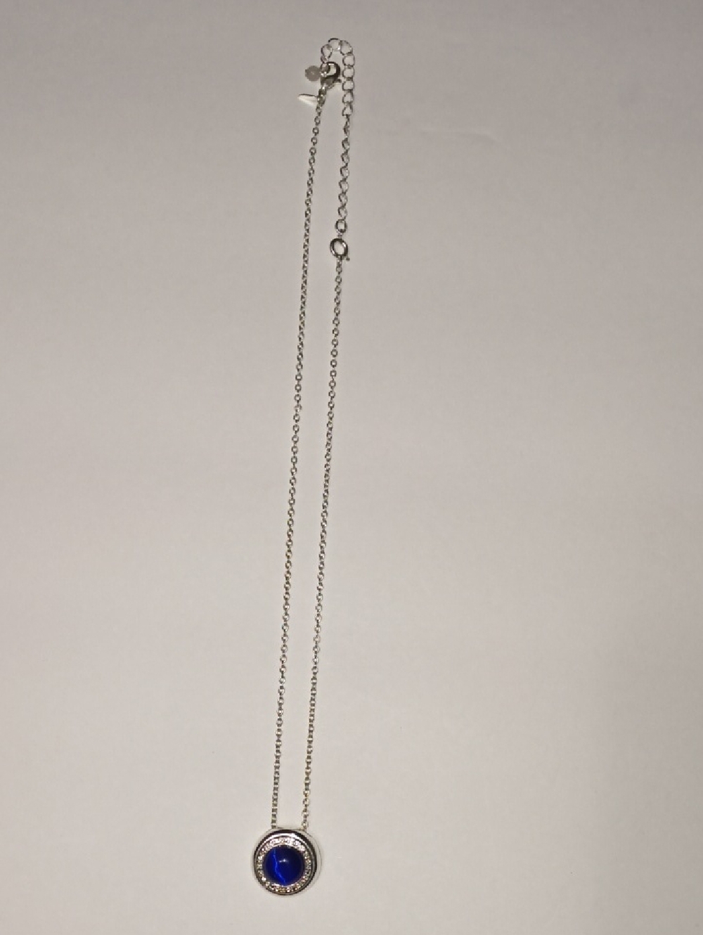 Dazzling Silver Necklace with Deep Blue Cabochon Pendant